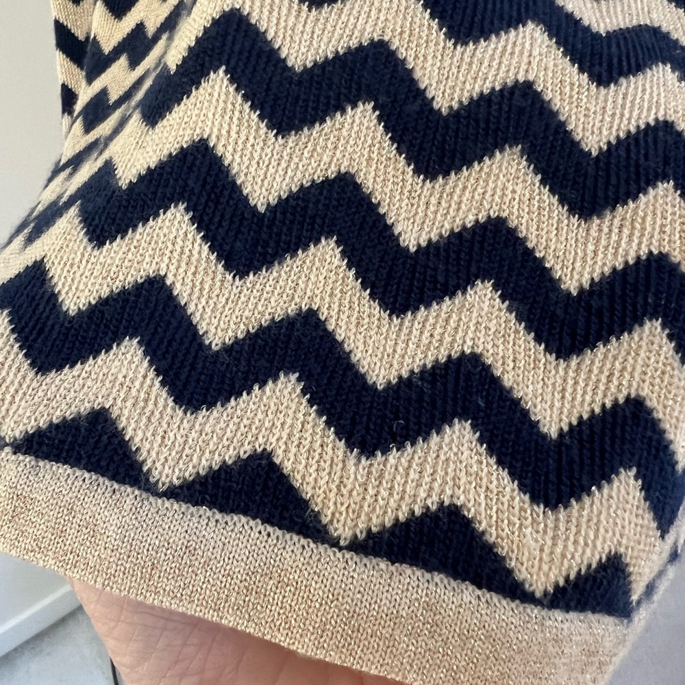 Lily Marino wool short sleeve sweater dress. Very soft feel!
